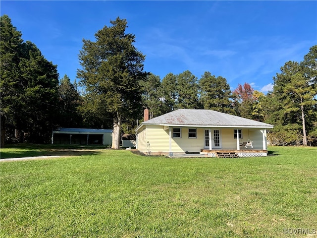 view of front facade with a front yard and covered porch