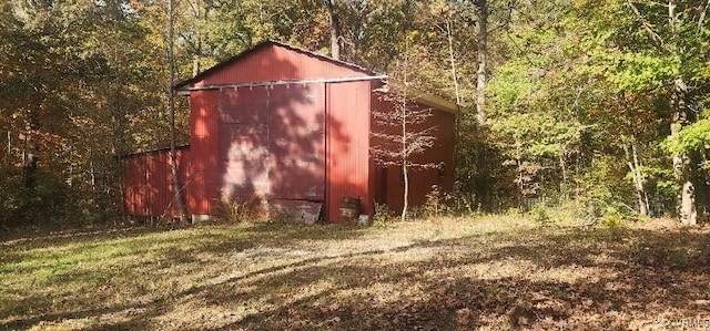 view of outbuilding