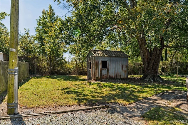 view of yard with a shed