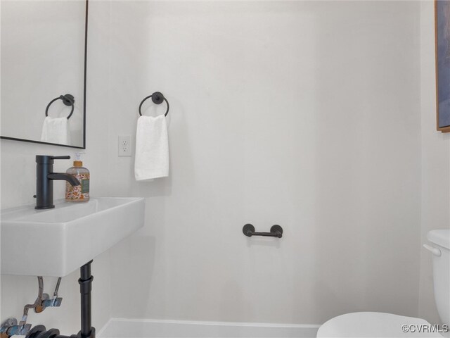 bathroom featuring sink and toilet