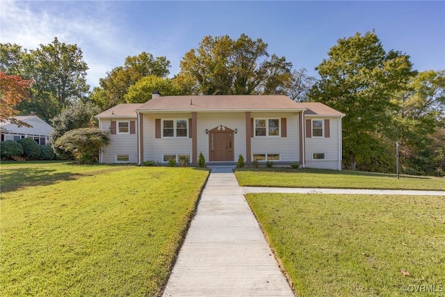 view of front facade featuring a front yard