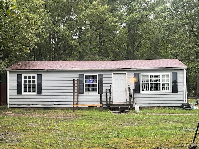 view of front of house with a front lawn