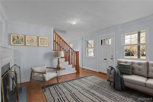 living room featuring hardwood / wood-style flooring and crown molding