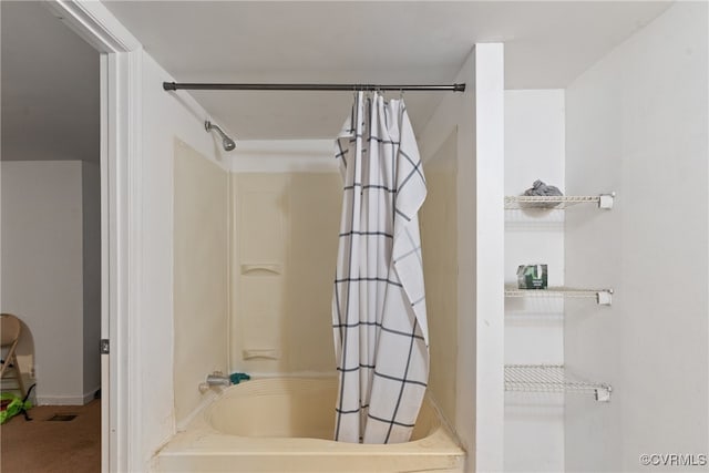 bathroom with shower / tub combo with curtain