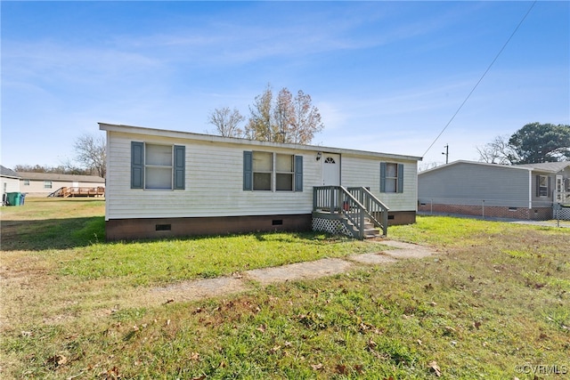 manufactured / mobile home with a front yard