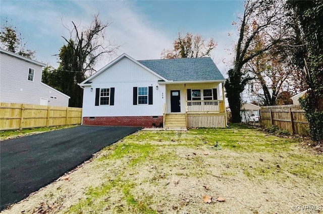 view of front of property featuring a porch