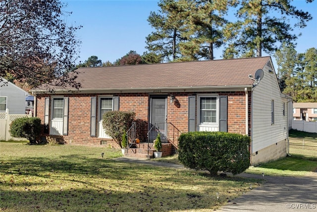 view of front of property featuring a front lawn