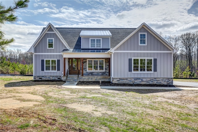 view of front of property with a front lawn