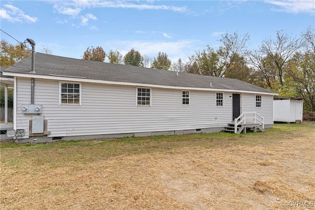 back of house featuring a yard