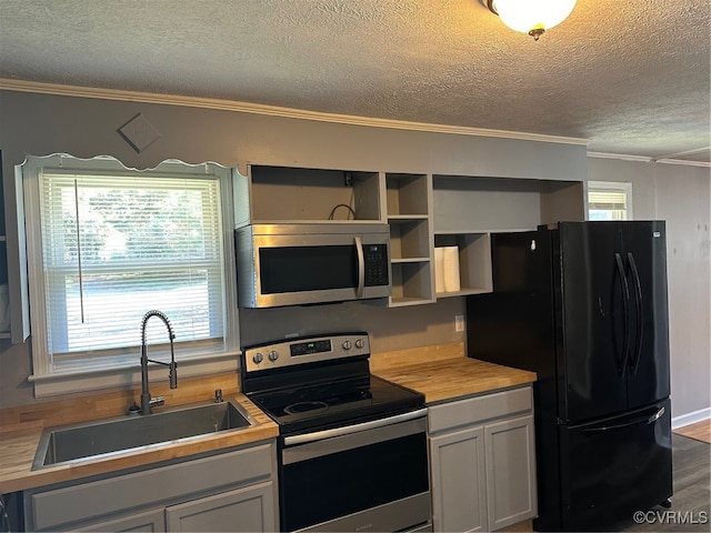 kitchen featuring hardwood / wood-style floors, sink, appliances with stainless steel finishes, and a healthy amount of sunlight