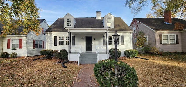 new england style home with covered porch