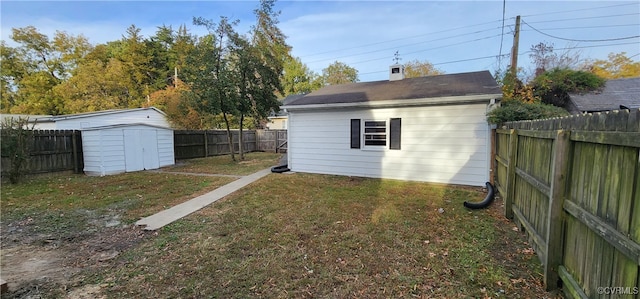 view of yard with a shed