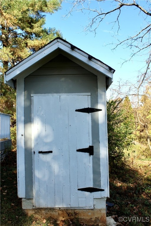 view of outbuilding