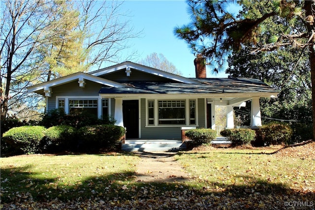 view of front facade with a porch and a front lawn