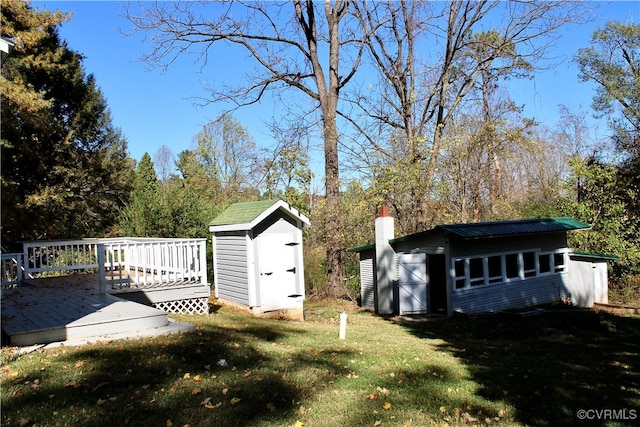 view of yard featuring a storage unit and a deck