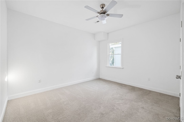 carpeted empty room featuring ceiling fan