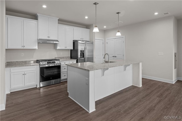 kitchen featuring white cabinets, dark hardwood / wood-style floors, stainless steel appliances, and a kitchen island with sink