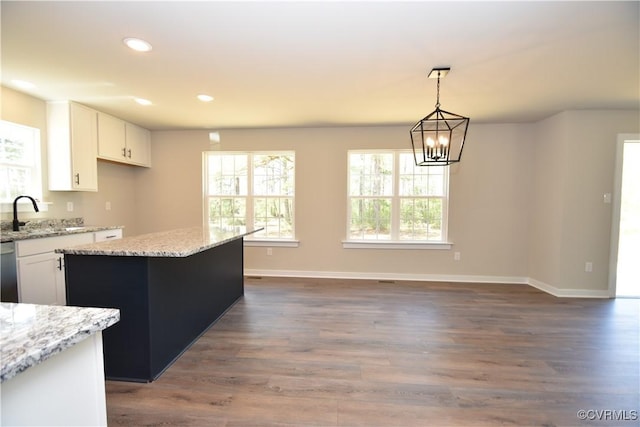 kitchen featuring dark wood-style floors, recessed lighting, a sink, and white cabinets