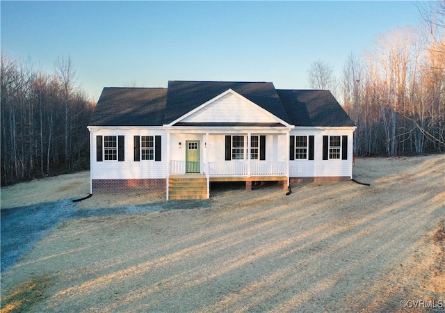 view of front of house with a front lawn