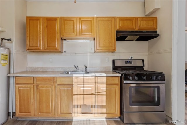 kitchen with light wood-type flooring, gas stove, gas water heater, and sink