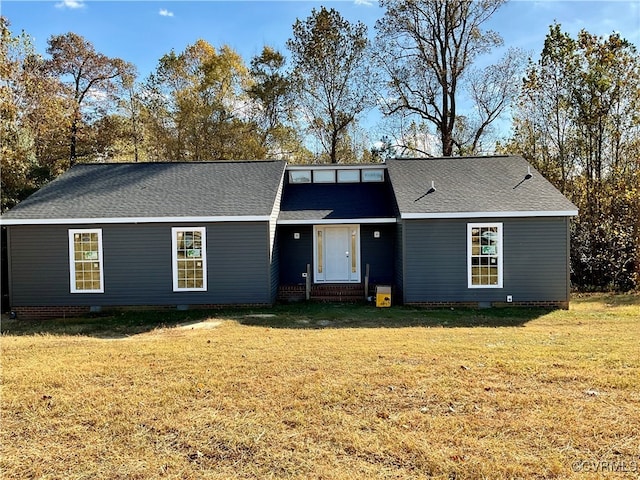 view of front of property featuring a front lawn