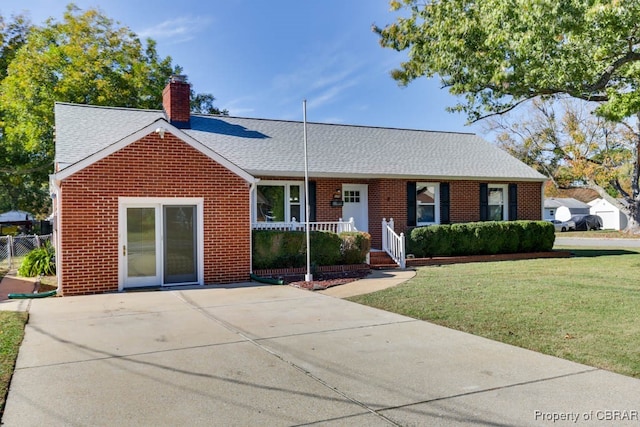 ranch-style home with a front lawn