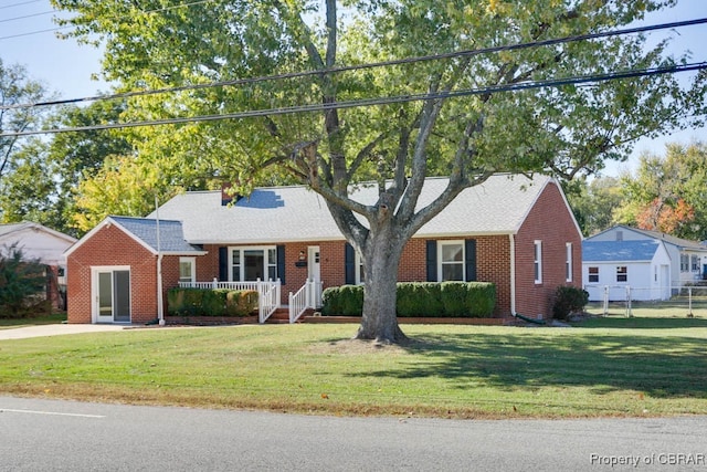 ranch-style home featuring a front yard