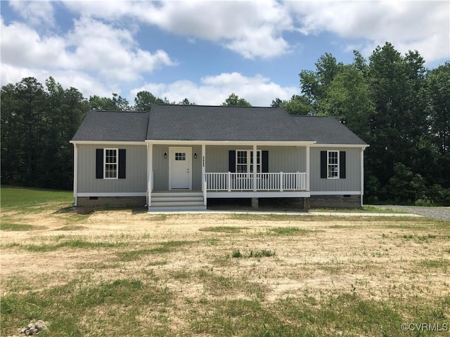 view of front facade with a front lawn and covered porch