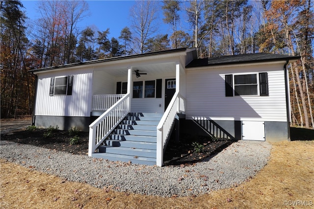 view of front facade with ceiling fan and covered porch