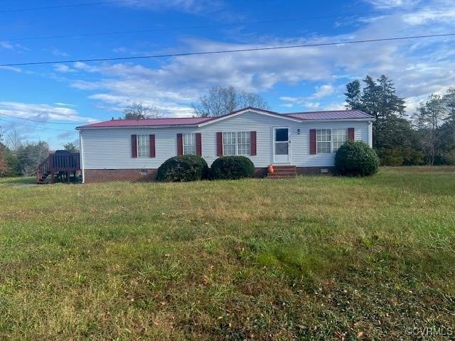 view of front of house with a front yard