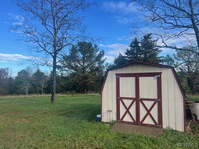 view of outbuilding with a yard