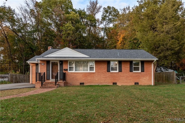 view of front of home featuring a front lawn