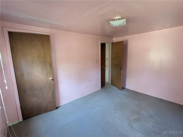 unfurnished bedroom featuring carpet floors