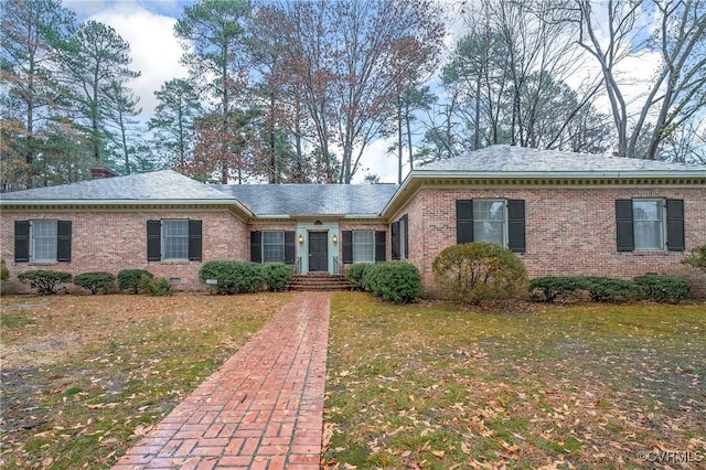 ranch-style home featuring a front lawn