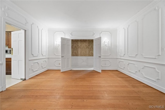 unfurnished room featuring light hardwood / wood-style flooring