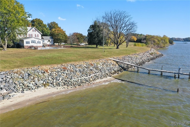 view of yard featuring a water view