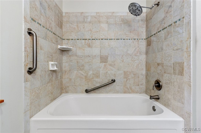 bathroom featuring tiled shower / bath