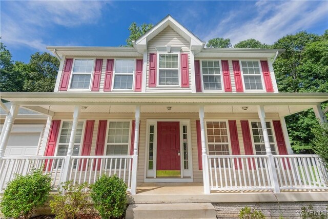 view of front of property featuring a porch