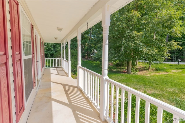 balcony featuring covered porch