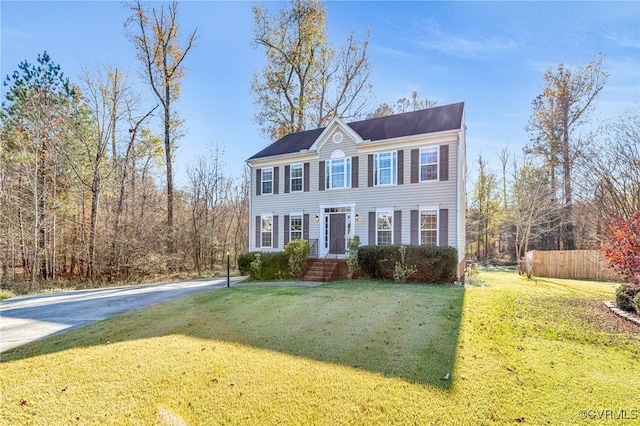 view of front of house featuring a front yard