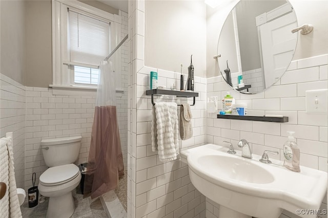 bathroom featuring a shower with shower curtain and tile walls