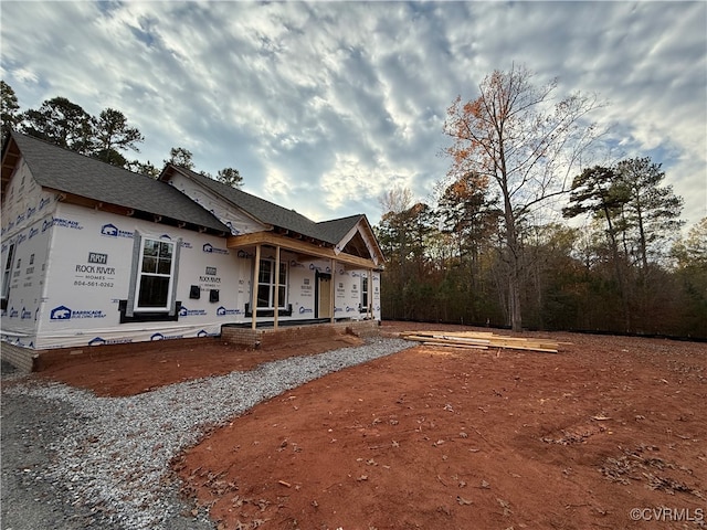 view of front of property featuring a porch