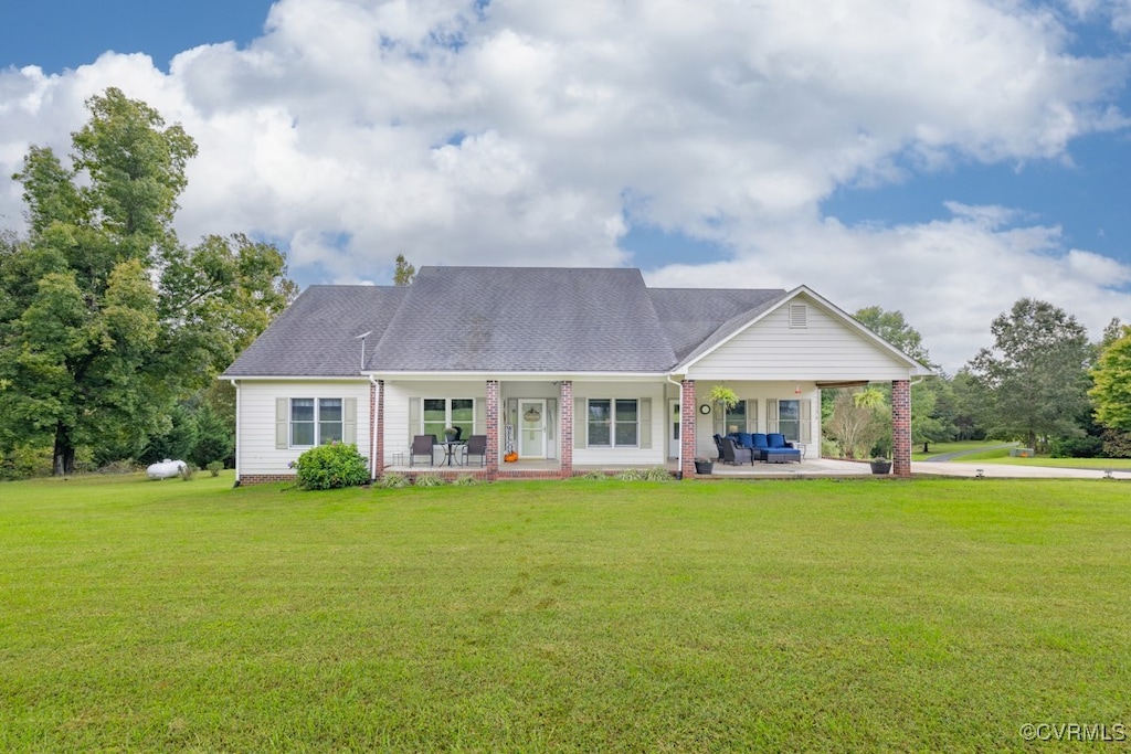 view of front of house featuring covered porch and a front yard