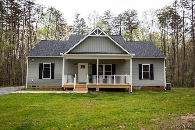 view of front of property featuring covered porch and a front lawn