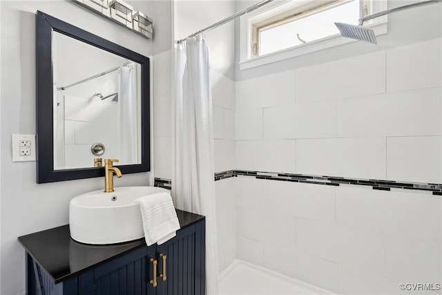 bathroom featuring a shower with curtain and vanity