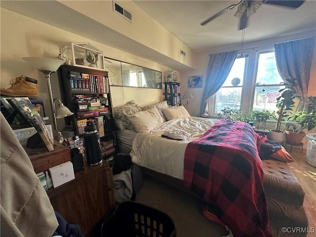 bedroom with ceiling fan