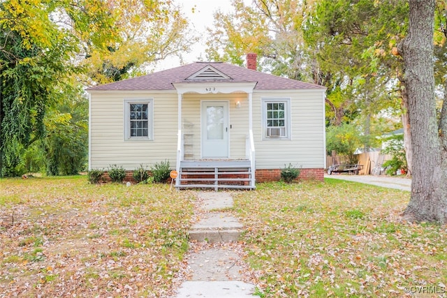 view of front facade with a front yard