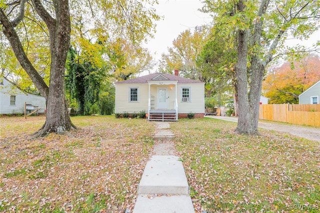 view of front of property with a front yard