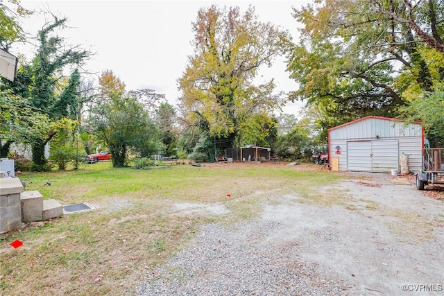 view of yard with a garage and an outdoor structure