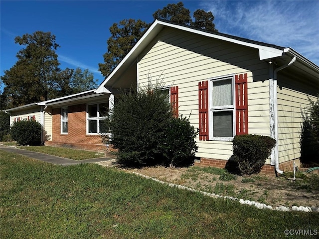 view of side of property with a lawn